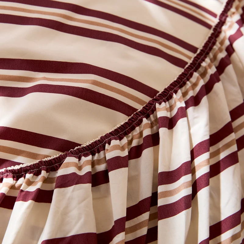 Le drap housse rayures bordeaux et noisette