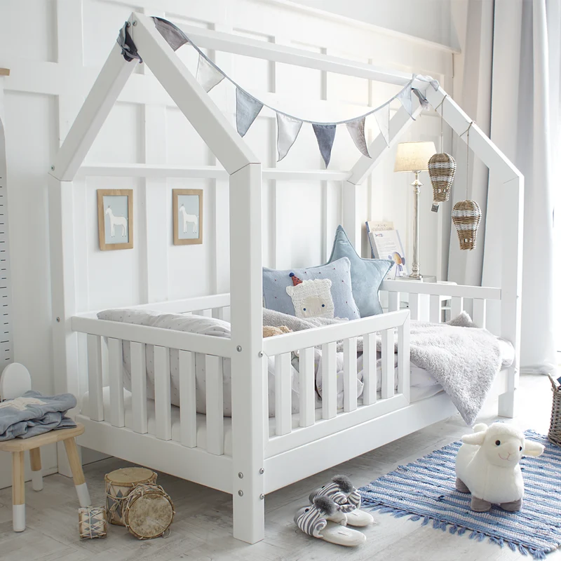 Lit cabane 90x200 barrière et sommier inclus pieds 10 cm Daisy Blanc