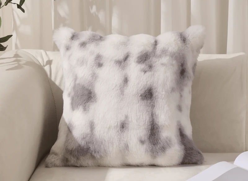 Coussin blanc et gris effet fourrure 45x45 cm KAELA