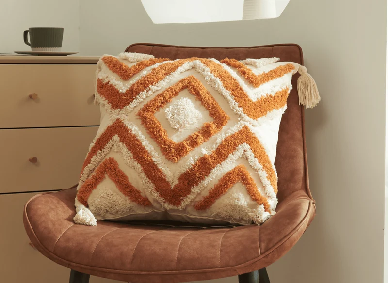 Coussin beige à motif losange orange 45x45 cm NIVLA