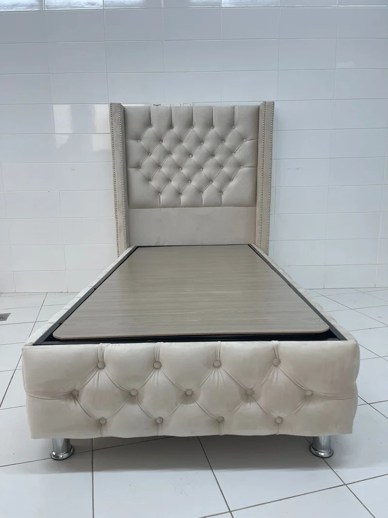 LIT COFFRE BOX CLOUTE BEIGE 90x190cm
