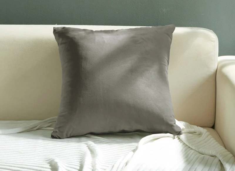 Coussin carré 45x45cm en velours gris foncé TYGA