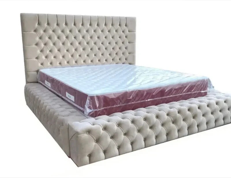 Royal - Lit avec tête de lit capitonnée - De 140 à 180 cm