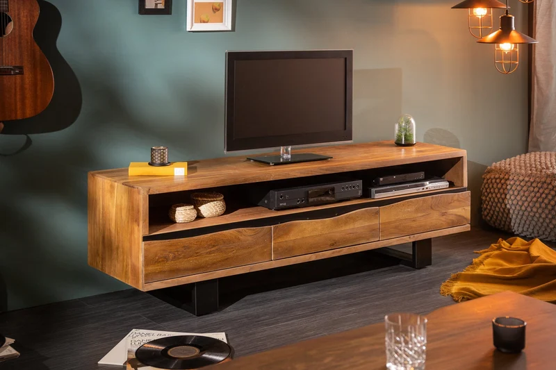 Meuble TV massif MAMMUT 160cm acacia finition miel meuble bas bord d’arbre en métal